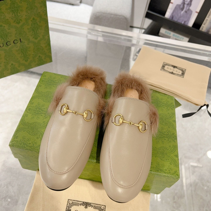 G*u*i slippers